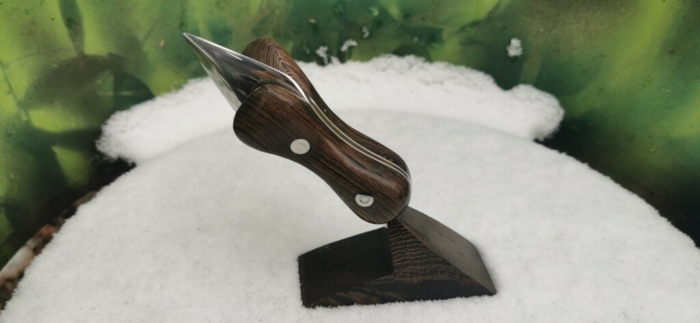 Couteau ergonomique à manche en wengé